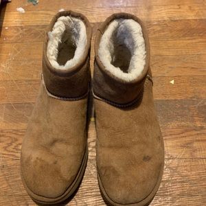 WOMANS CHESTNUT UGG MINI ll SIZE 8